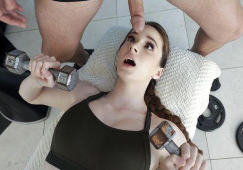 Nàng teen đi tập gym gặp phải các anh khoe buồi to