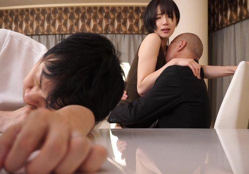 Vợ nứng lén làm tình với sếp giúp chồng thăng tiến